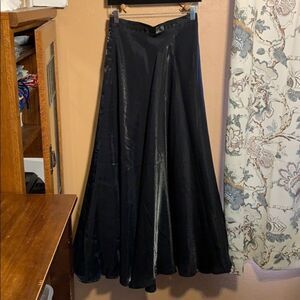 JS COLLECTIONS Full Length Black Shimmering Skirt Size 4